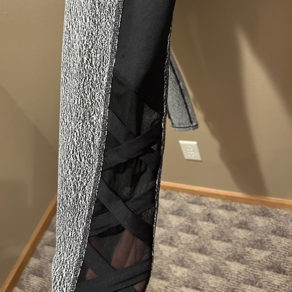 Ideology Leggings‎ - Picture 2 of 4